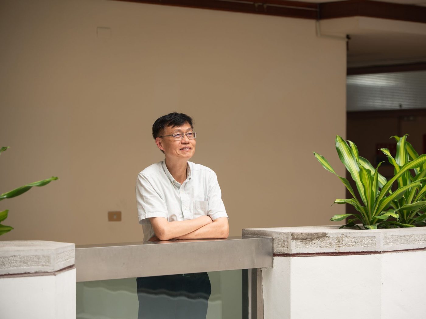 臺中市教育局長蔣偉民認為，科技教育應從「好玩」出發，讓好奇心引導孩子主動探索，面對生成式AI時代，更要培養獨立思考、查核資訊與勇於嘗試的能力。
